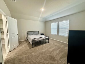 4 soverom, wi-fi (inkludert) og sengetøy