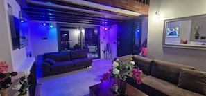 智能电视、壁炉