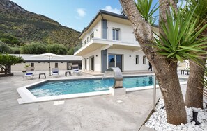 Pool - Luxurious home in Trabia (Trabia)