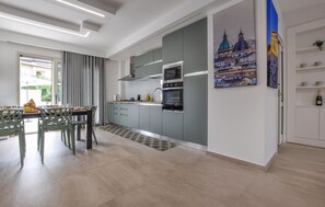 Kühlschrank, Herdplatte, Geschirrspüler