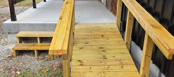 4-bedroom cabin in peaceful Nelsonville with AC, 500ft from Mountain bike trail