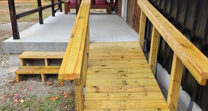 4-bedroom cabin in peaceful Nelsonville with AC, 500ft from Mountain bike trail