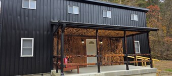 4-bedroom cabin in peaceful Nelsonville with AC, 500ft from Mountain bike trail