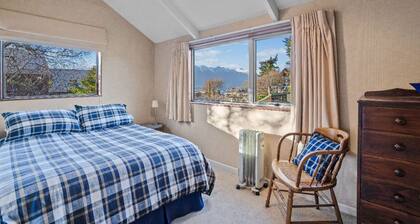 Queen's Fernhouse by Peakhost