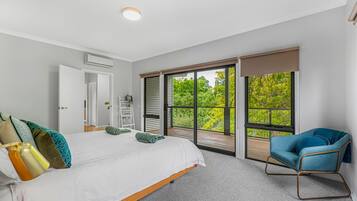 3 bedrooms, desk, iron/ironing board, free WiFi