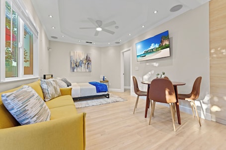 テレビ. Stylish and cozy guest suite
