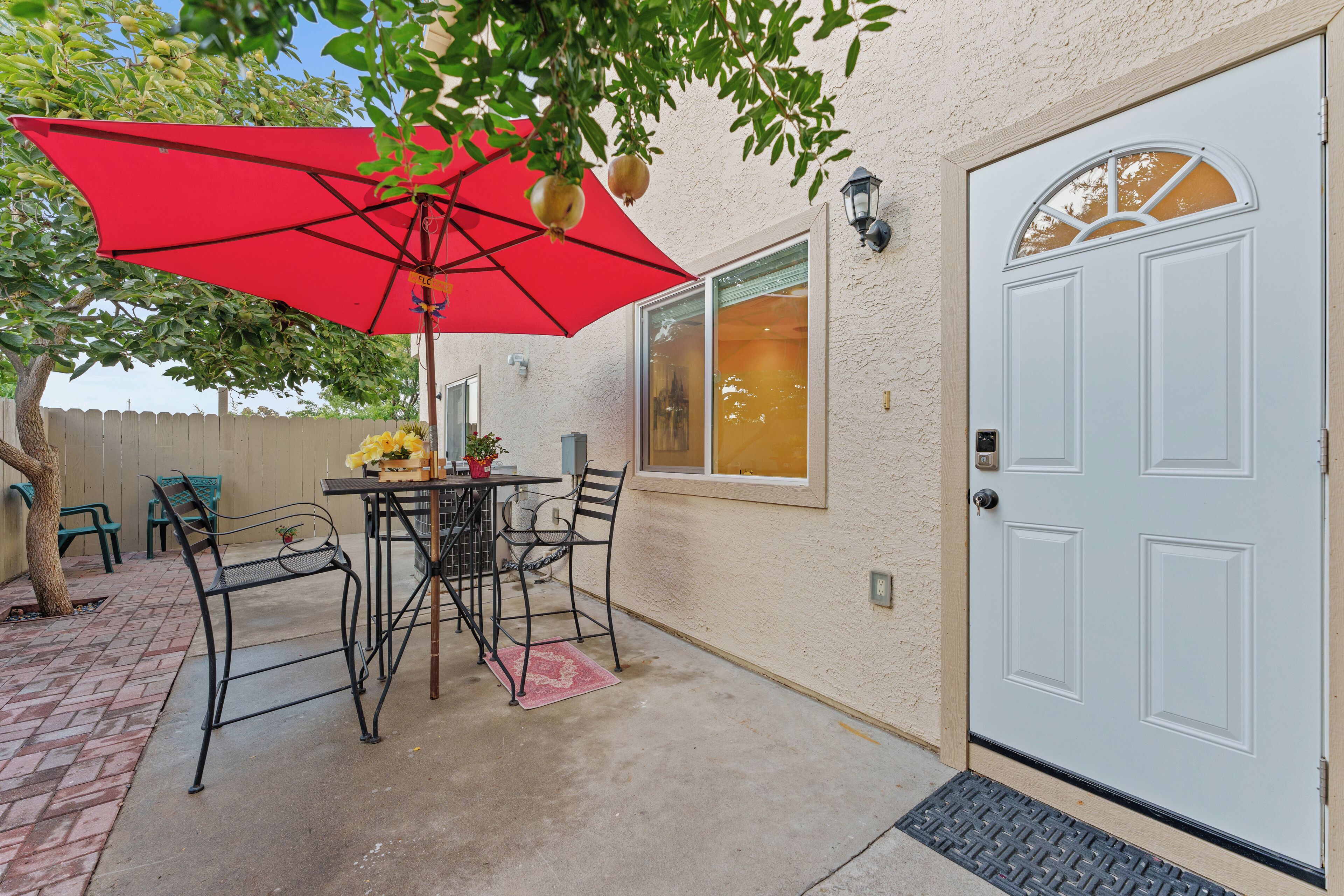 屋外ダイニングエリア