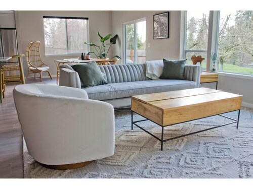 Modern 3/bedroom home with luxury amenities