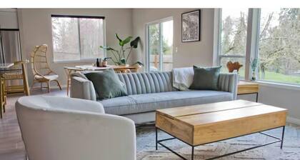 Modern 3/bedroom home with luxury amenities