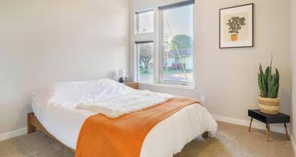 Modern 3/bedroom home with luxury amenities