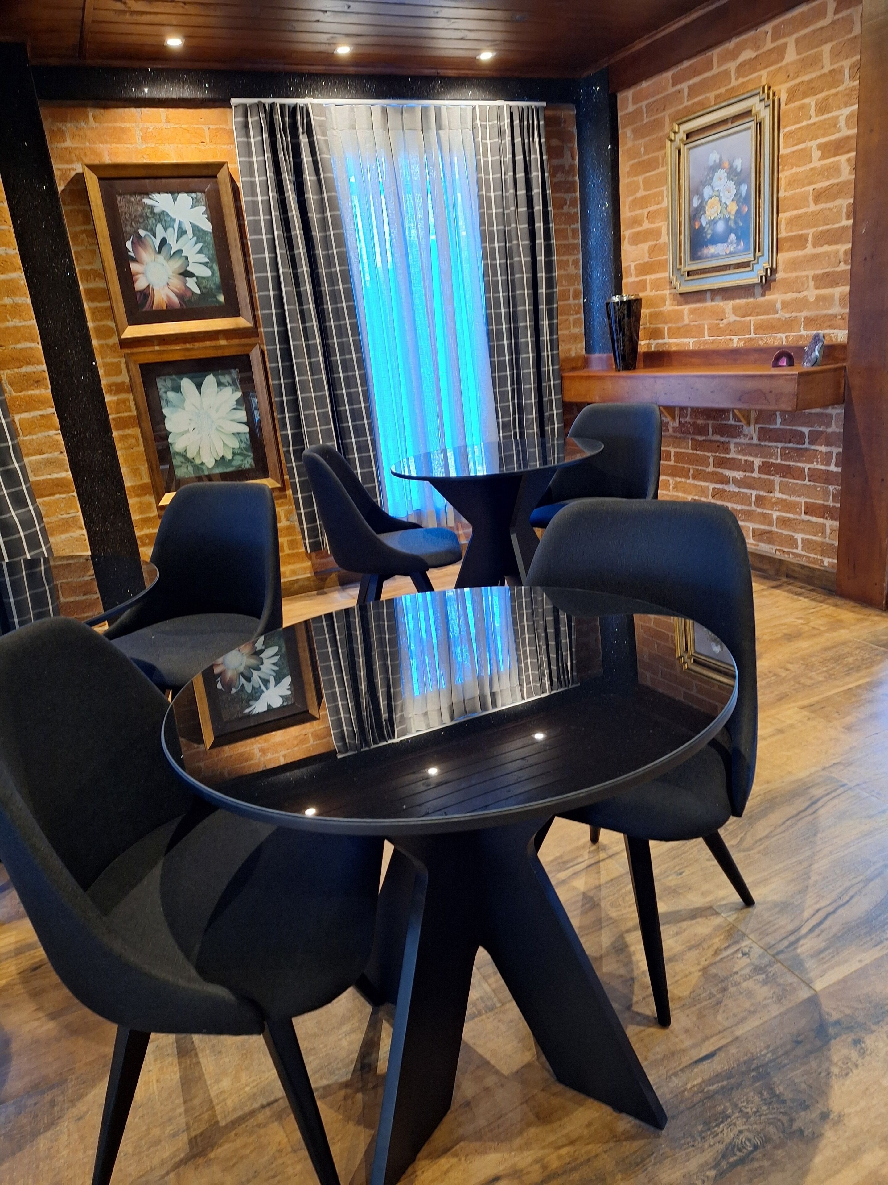 48 吋LCD 電視連有線電視頻道、收費電影