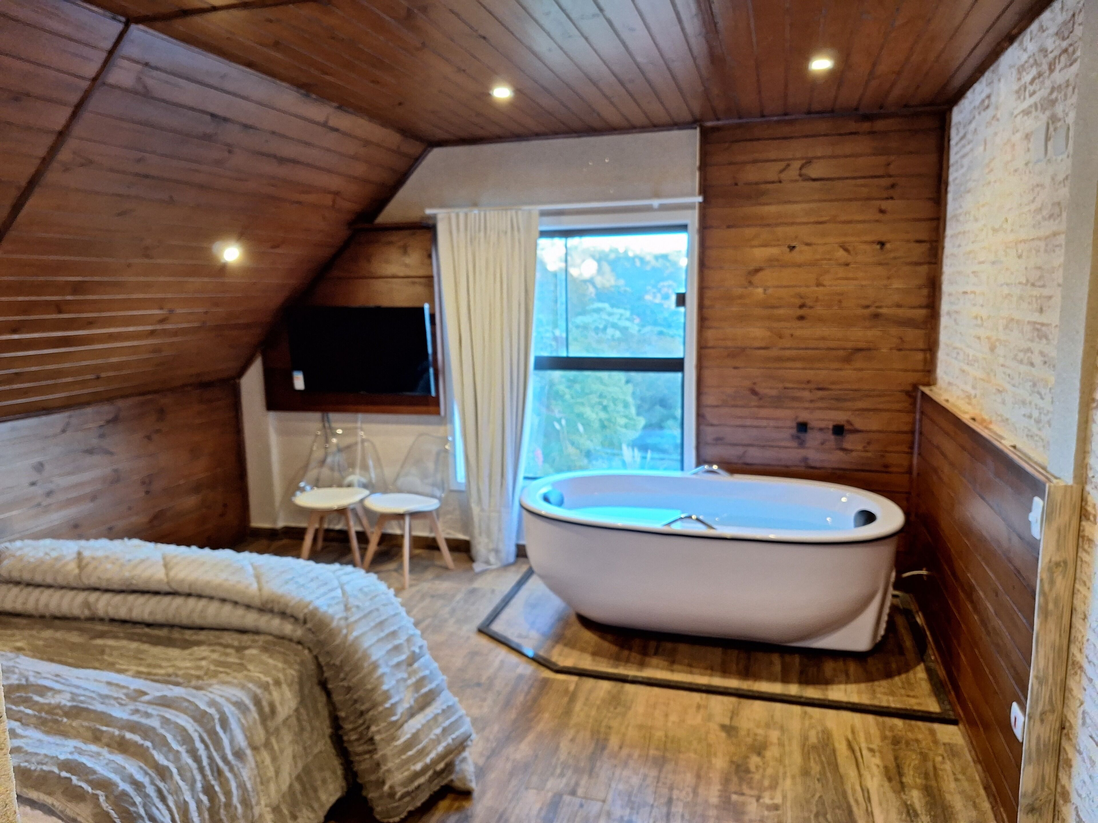 標準雙人房 | 高級寢具、特厚豪華床墊、迷你吧、房內夾萬