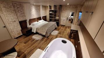 Habitación doble superior de uso individual, vistas al jardín | Ropa de cama de alta calidad, colchones con acolchado adicional, minibar