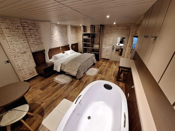 Superior Double Room Single Use, Garden View | Premium bedding, pillowtop beds, minibar, in-room safe