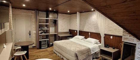 Dobbeltrom for 1 person – superior, hageutsikt | Sengetøy av topp kvalitet, senger med overmadrass og minibar