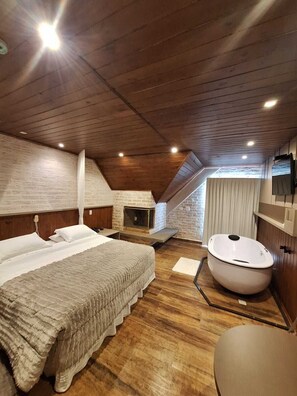 Superior Double Room Single Use, Garden View | Premium bedding, pillowtop beds, minibar, in-room safe