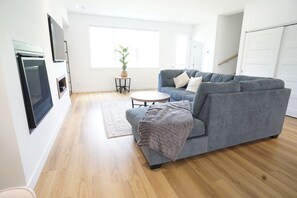 Televisión y chimenea 