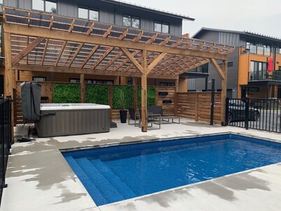 Le Memph Loup: 3 bedrooms pool hot tub lac Memphrémagog
