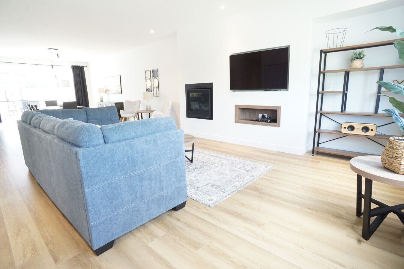 Televisie en een open haard