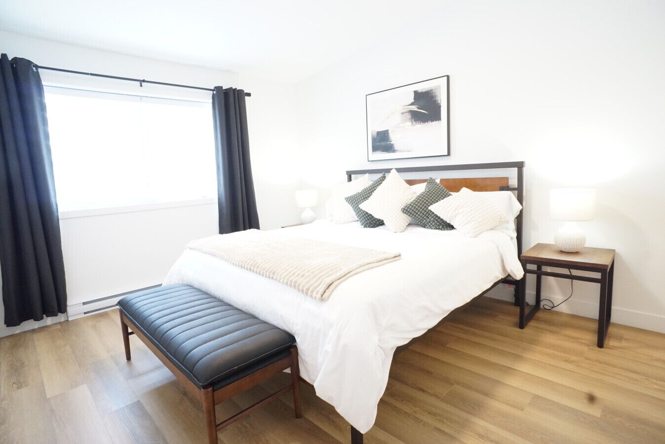 3 slaapkamers, een strijkplank/strijkijzer, reisbedje, wifi