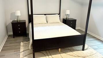 3 bedrooms, iron/ironing board, WiFi, bed sheets