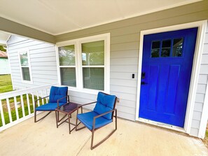 Terrace/patio - Bright, Cozy & Convenient – Minutes from UAB, Airport and Downtown Fun! (Birmingham)