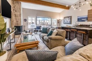 TV, fireplace