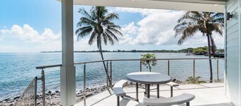 Oceanfront Paradise: Breathtaking 3bd/2ba with Panoramic Views of Hilo Bay