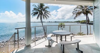 Oceanfront Paradise: Breathtaking 3bd/2ba with Panoramic Views of Hilo Bay