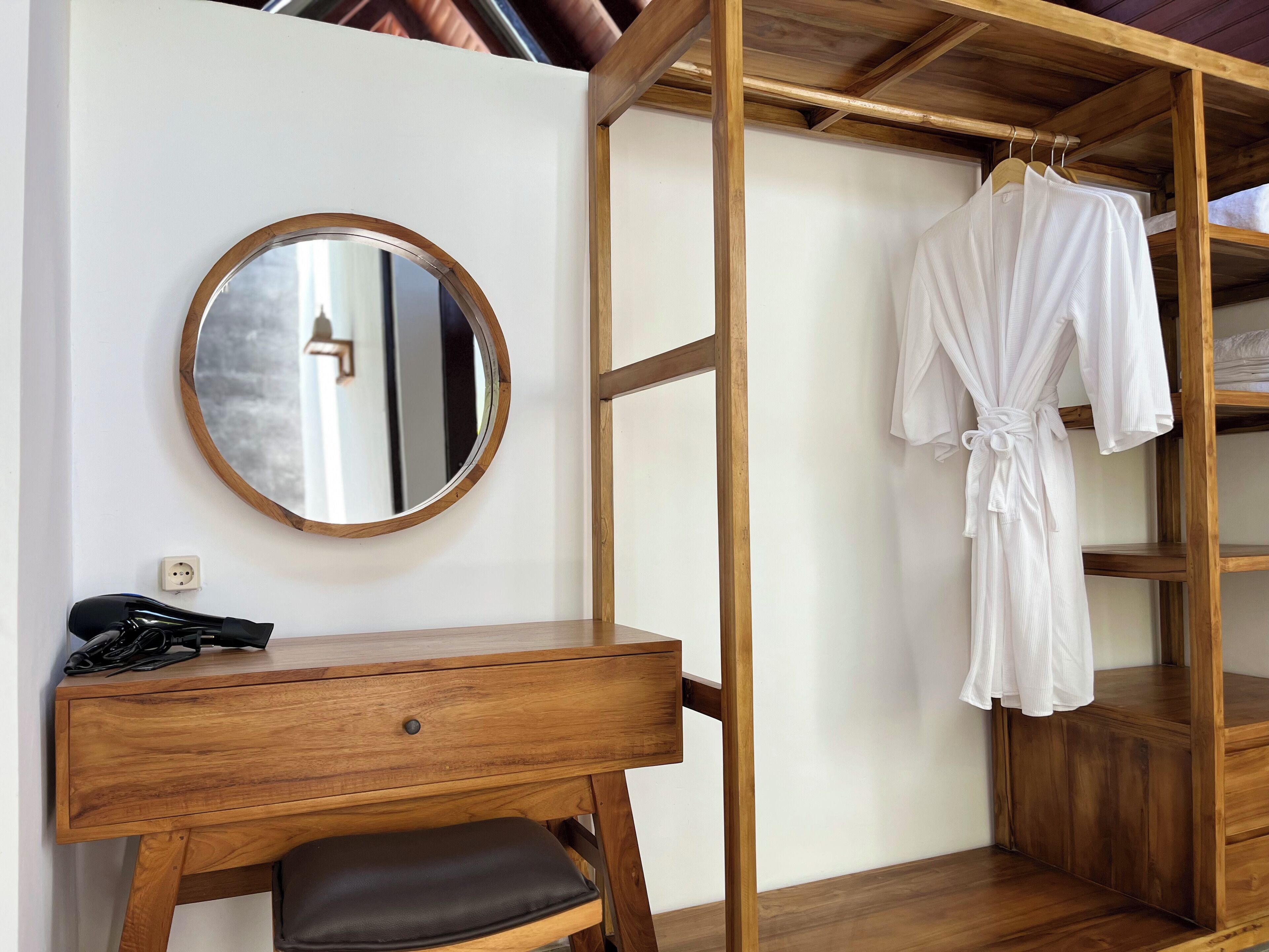 Deluxe Double Room, Mountain View | Desk, laptop workspace