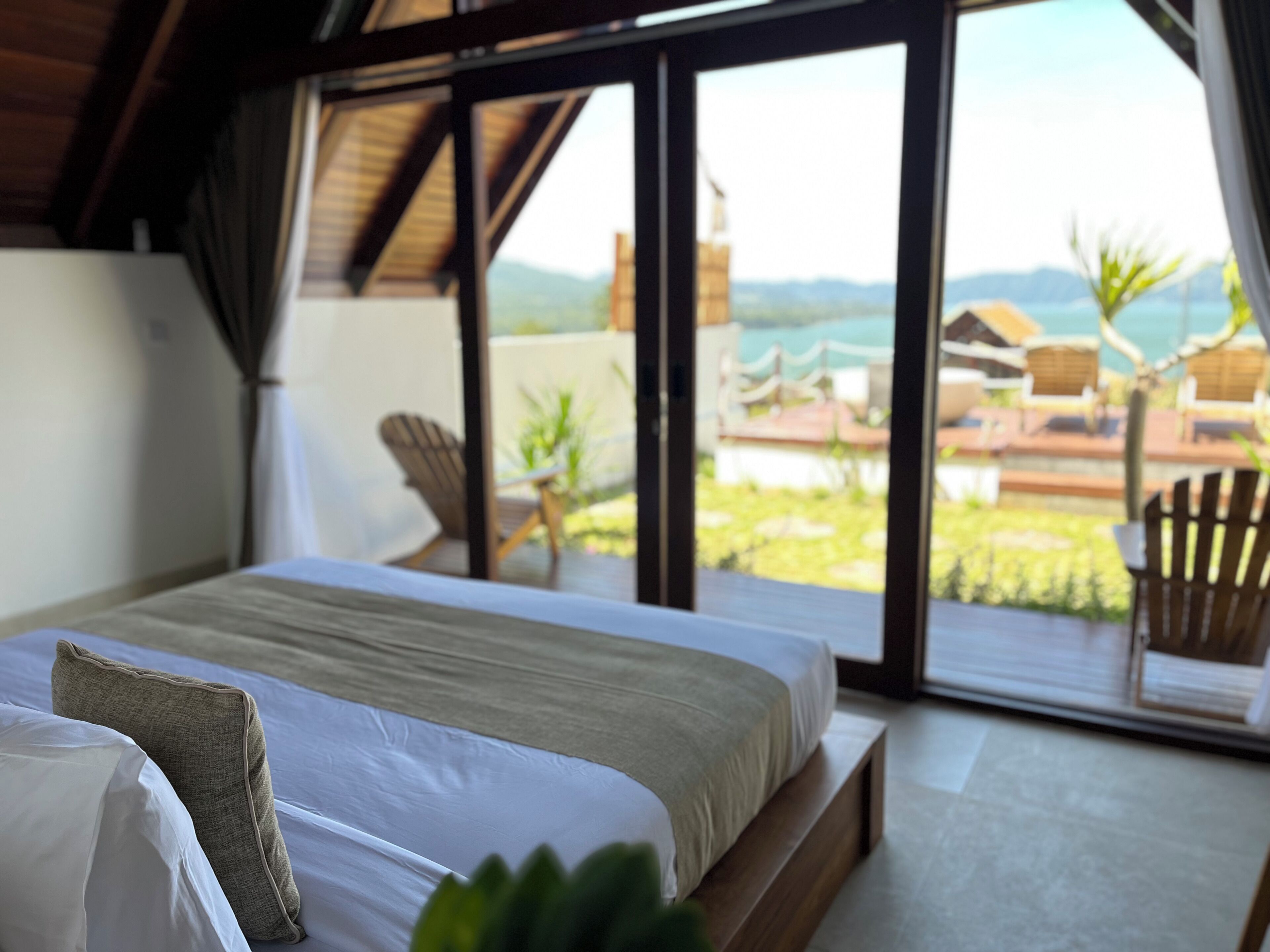 Deluxe Double Room, Mountain View | Desk, laptop workspace