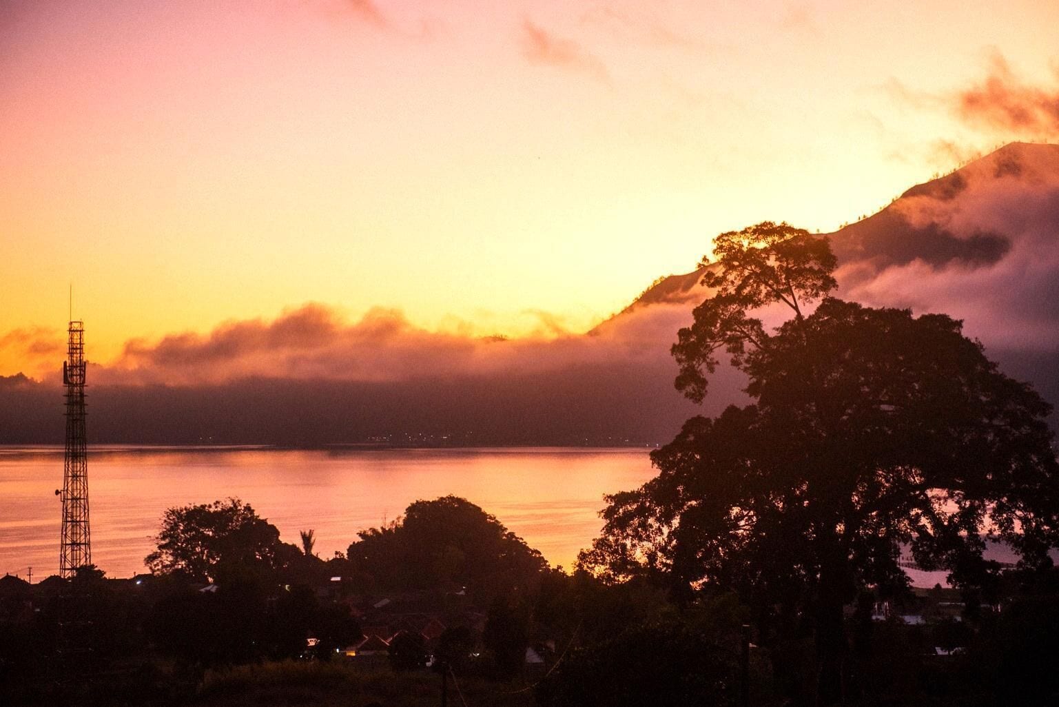 Deluxe dubbelrum - utsikt mot bergen | Terrass/Patio