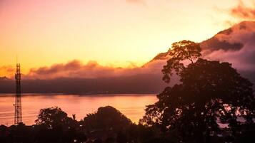 Kahden hengen deluxe-huone, vuoristonäköala | Terassi/patio