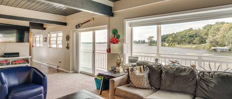 Televisión, chimenea