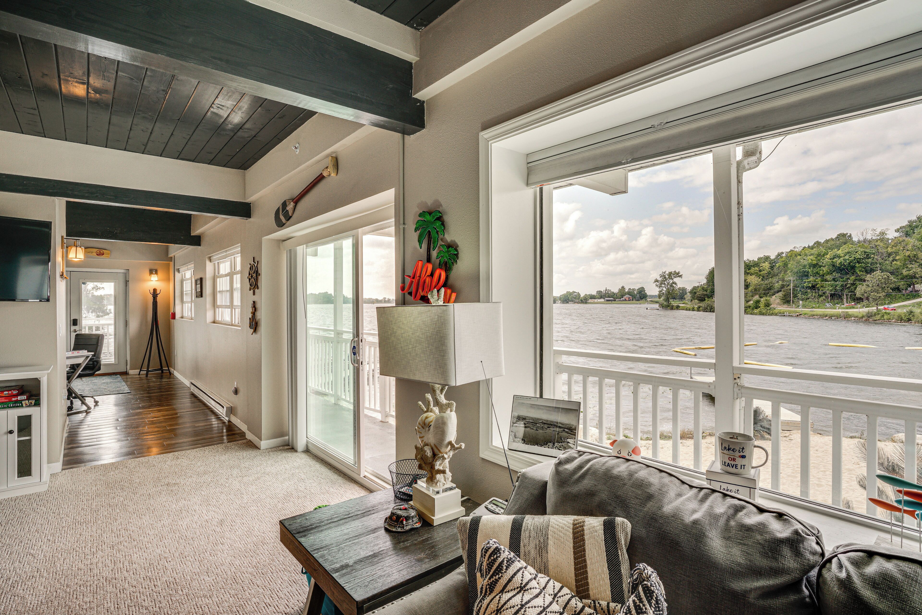 Télévision, cheminée