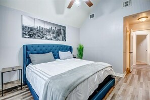 3 bedrooms, WiFi, bed sheets - Central Houston Home - Near RODEO ~ Medical Center & Downtown (Houston)