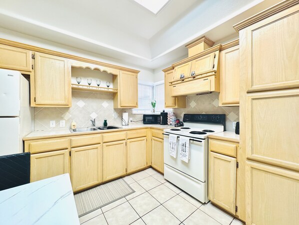 Private kitchen - Contraste the UTRGV Retreat (Edinburg)