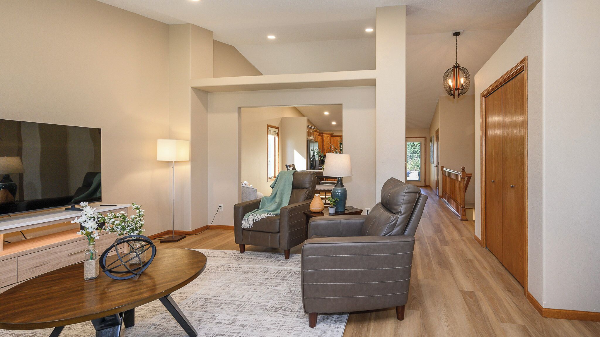 Una Smart TV, una chimenea