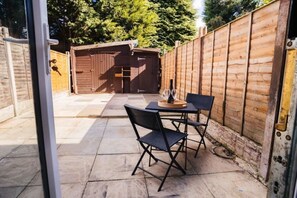 تناول الطعام بالخارج