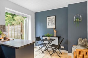 Dining - Haydock Home, Free Parking, WiFi, St Helens (Haydock)