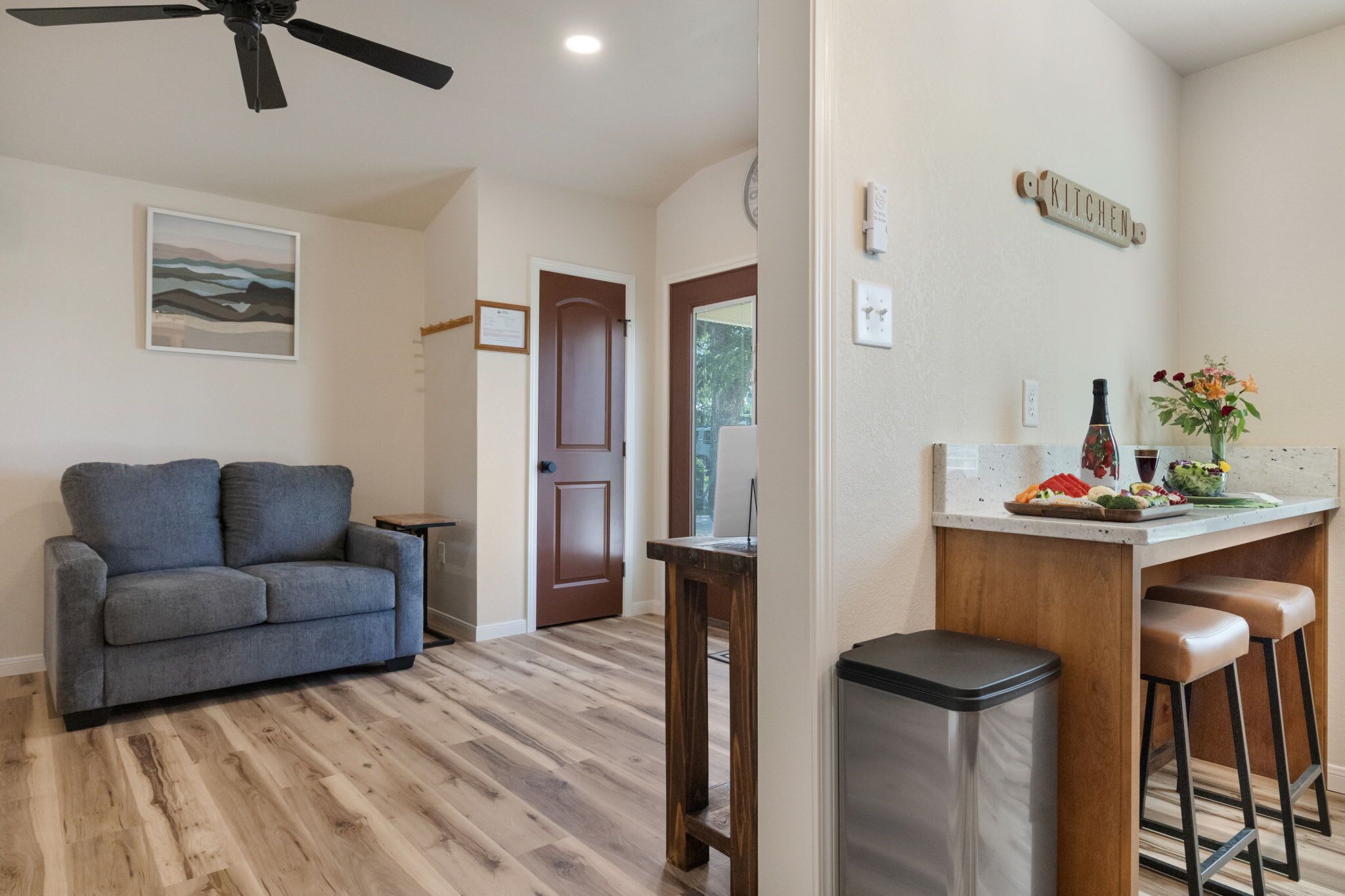 House, 1 King Bed with Sofa bed, Patio (118 Beverly Dr) | Interior