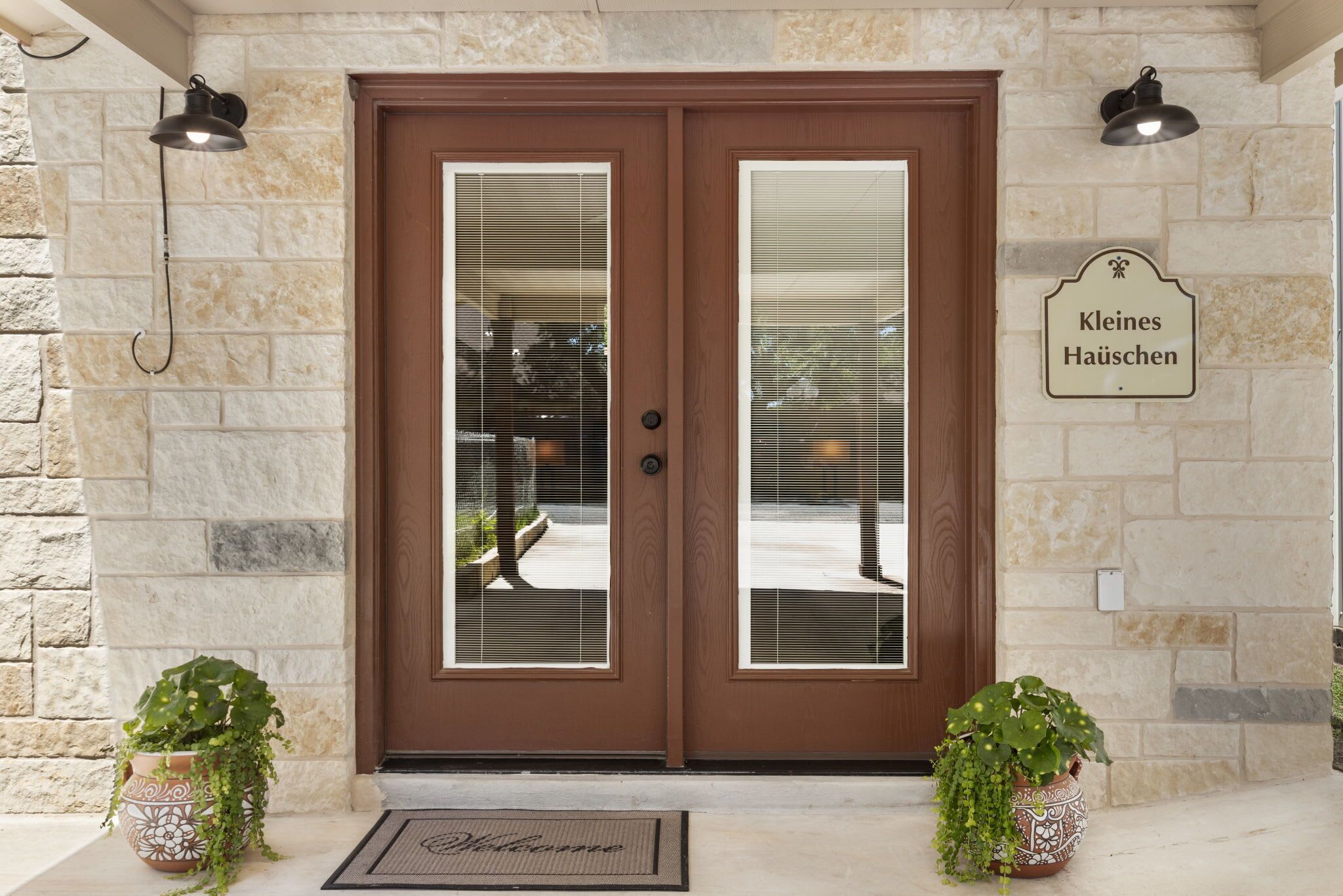 House, 1 King Bed with Sofa bed, Patio (118 Beverly Dr) | Exterior detail