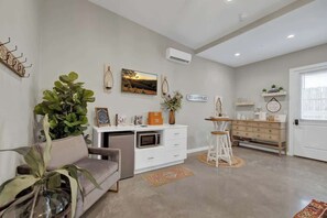 Rumah, 1 Tempat Tidur King, hot tub (807 Poplar Pl- 2 Pop) | Area keluarga