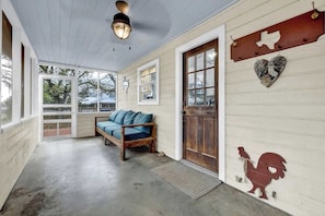 منزل - عدة أسرّة - برواق - منظر للحديقة (1203 N Adams) | إطلالة الغرفة