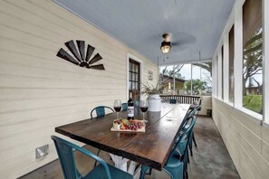 Huis, Meerdere bedden, terras, uitzicht op tuin (1203 N Adams) | Buiten dineren