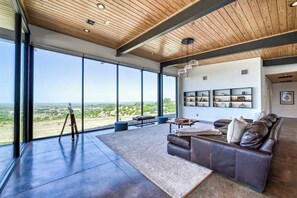 Casa, várias camas, acesso à piscina, vista para a piscina (151 Miller Cox) | Vista do quarto