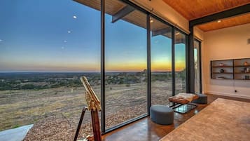 Casa, várias camas, acesso à piscina, vista para a piscina (151 Miller Cox) | Parte interna