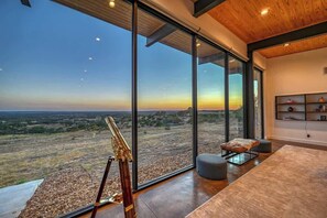 Interior - A Thousand Stars: Pool+hot Tub, Views (Fredericksburg)