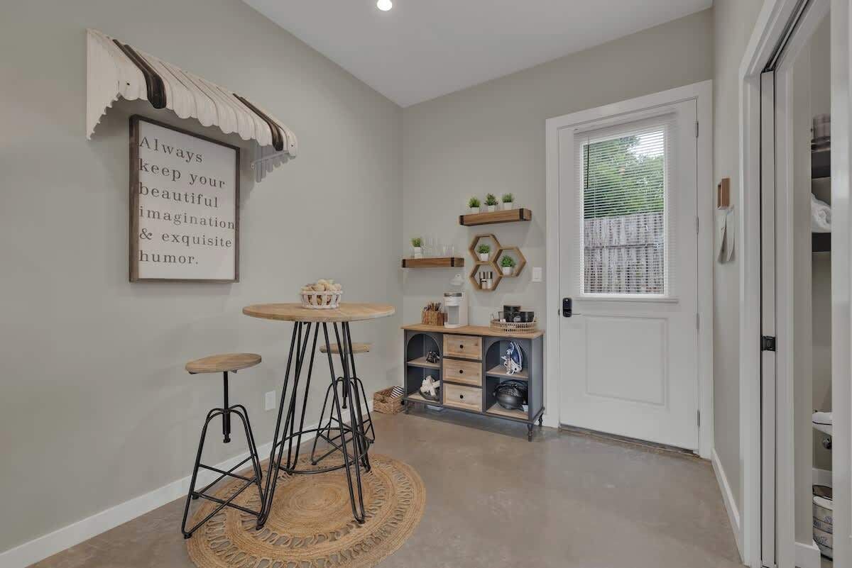 House, 1 King Bed, Hot Tub, City View (807 Poplar Pl- 4 Pop) | Interior