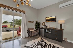 House, 1 King Bed, Hot Tub, City View (807 Poplar Pl- 4 Pop) | Living area - Pop 4 W/hot-tub + Close to Main St (Fredericksburg)